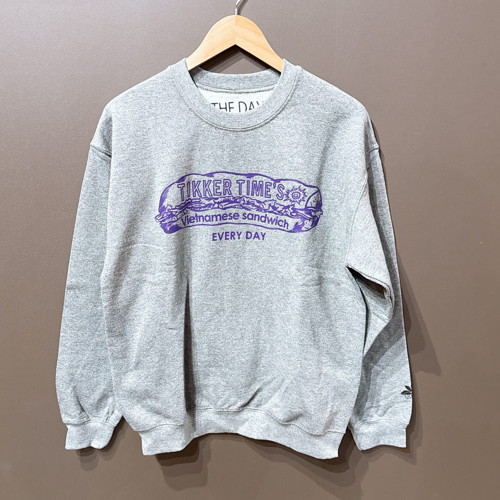 THE DAY ON THE BEACH × TIKKER コラボ トレーナー