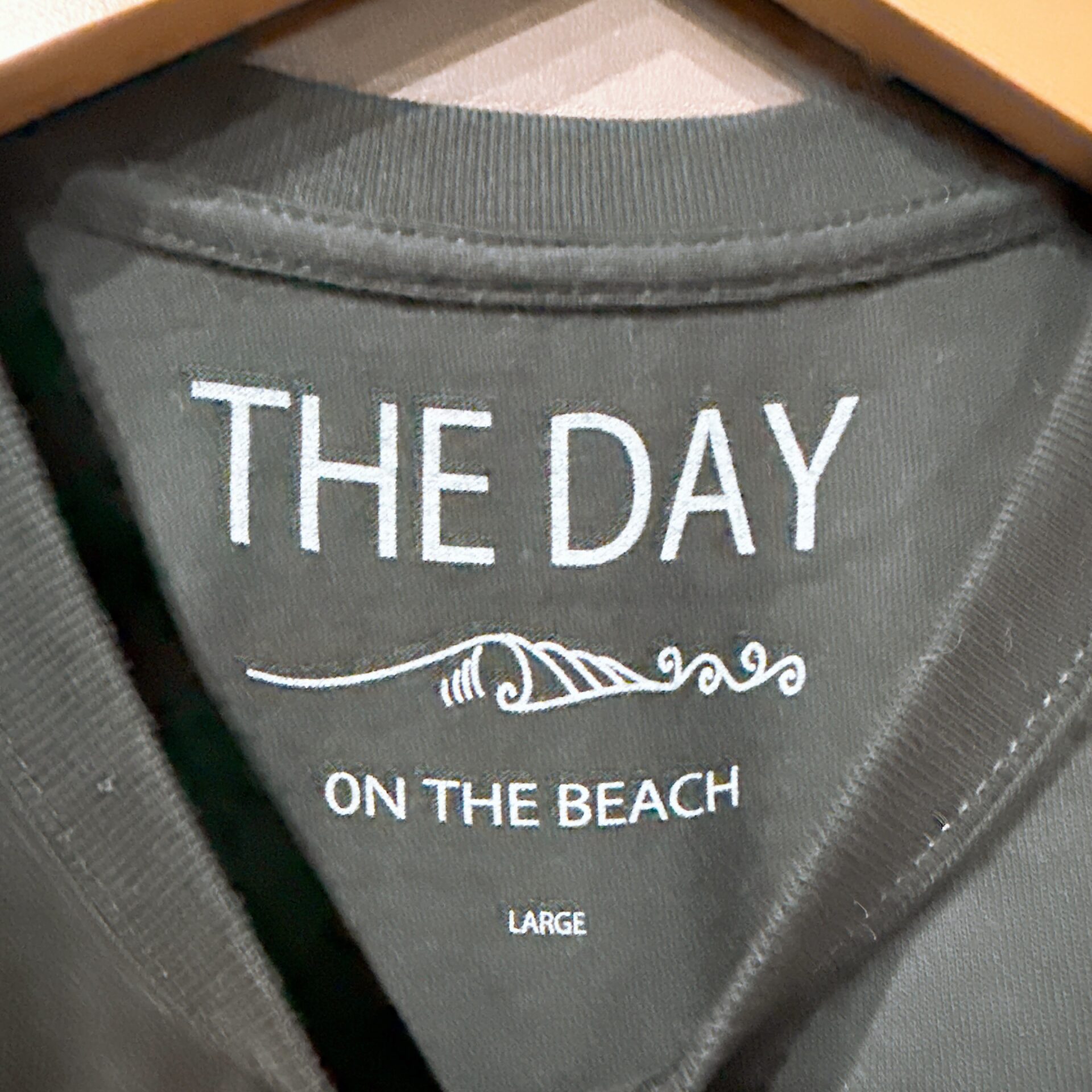 THE DAY ON THE BEACH × TIKKER コラボ Tシャツ - 画像 (4)